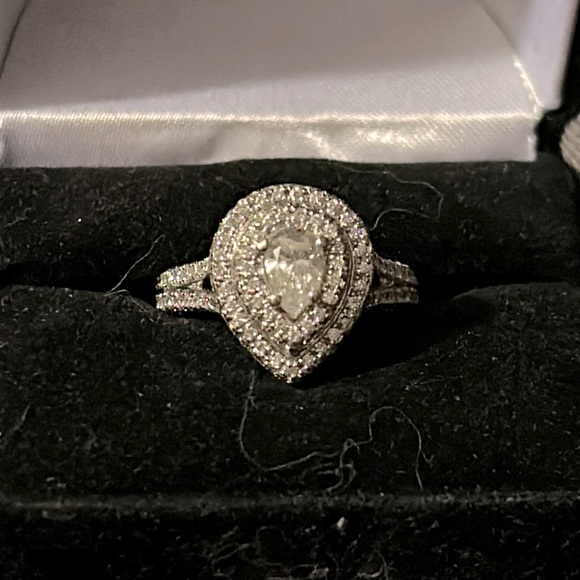 Zales Jewelry - Selling my BEAUTIFUL 😍 1.75 carat pear shaped Diamond ring